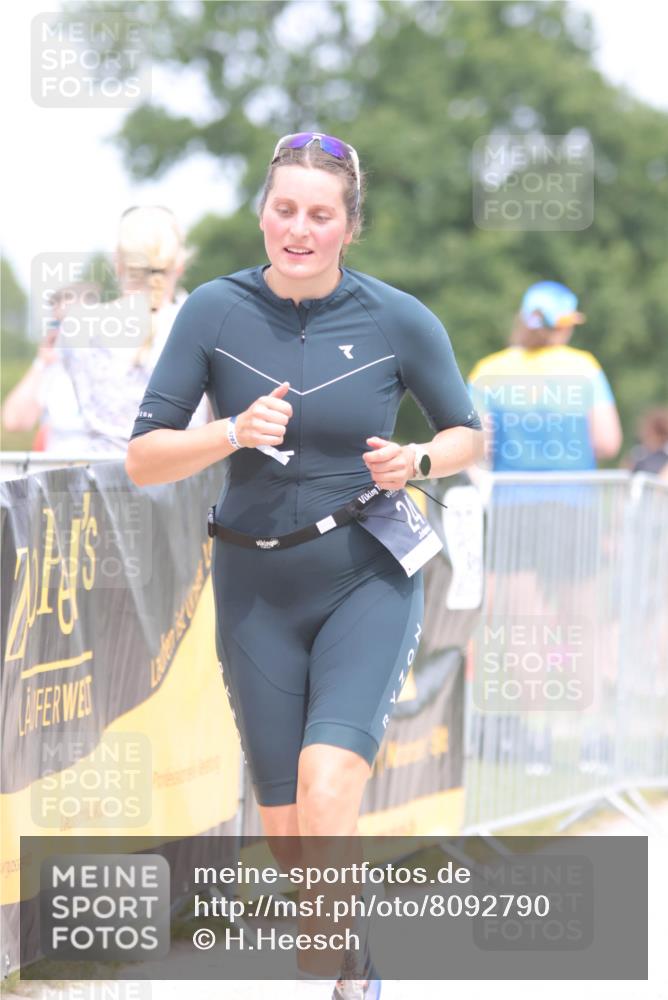 22.06.2025 - Viking Triathlon H.Heesch http://msf.ph/oto/8092790 22.06.2025 15:17:05 Laufen 24 meine-sportfotos.de