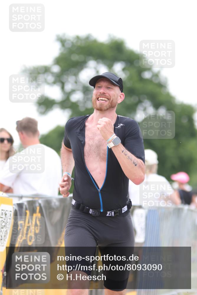22.06.2025 - Viking Triathlon H.Heesch http://msf.ph/oto/8093090 22.06.2025 16:04:46 Laufen 342 meine-sportfotos.de