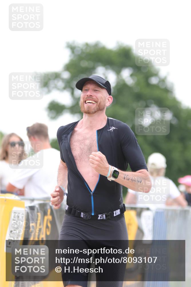 22.06.2025 - Viking Triathlon H.Heesch http://msf.ph/oto/8093107 22.06.2025 16:04:46 Laufen 342 meine-sportfotos.de