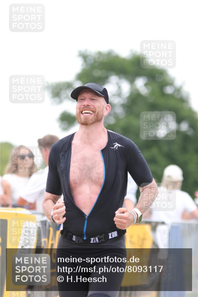 22.06.2025 - Viking Triathlon H.Heesch http://msf.ph/oto/8093117 22.06.2025 16:04:46 Laufen 342 meine-sportfotos.de