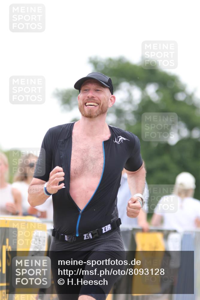 22.06.2025 - Viking Triathlon H.Heesch http://msf.ph/oto/8093128 22.06.2025 16:04:46 Laufen 342 meine-sportfotos.de