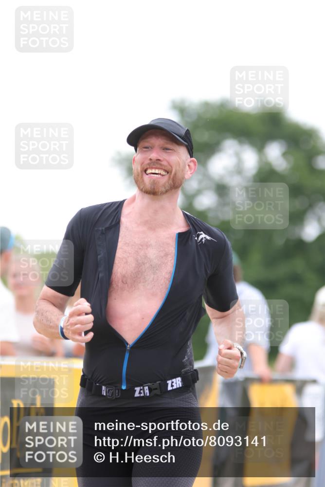 22.06.2025 - Viking Triathlon H.Heesch http://msf.ph/oto/8093141 22.06.2025 16:04:46 Laufen 342 meine-sportfotos.de
