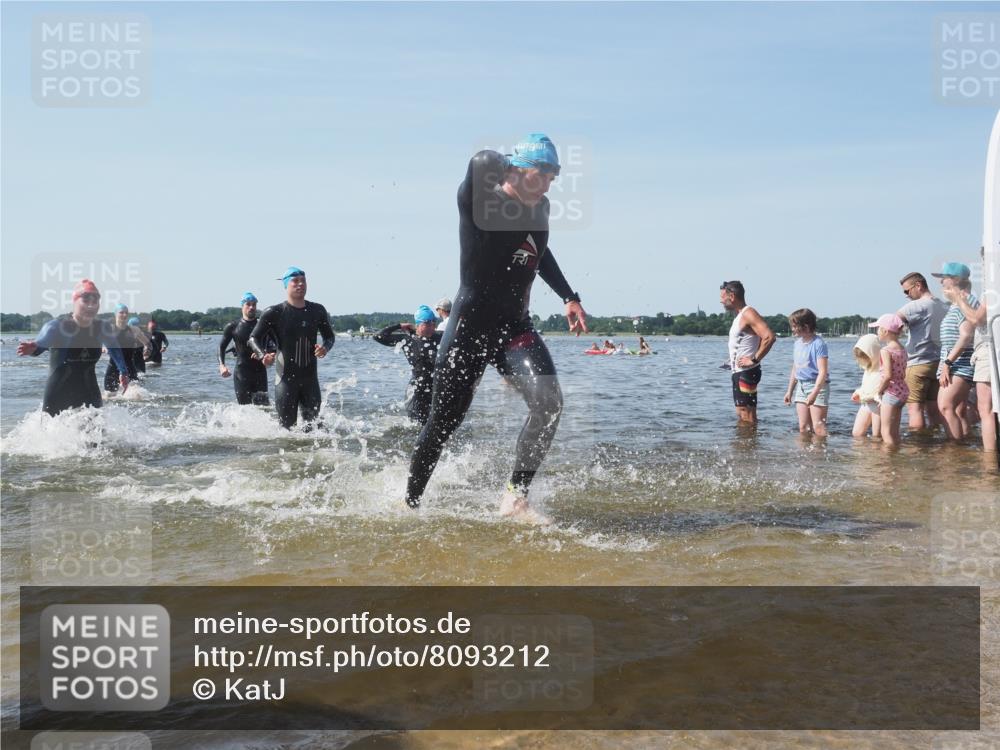 22.06.2025 - Viking Triathlon KatJ http://msf.ph/oto/8093212 22.06.2025 10:29:08 Schwimmen 7, 12, 152, 200, 310, 384, 443, 458, 604, 628, 652 meine-sportfotos.de