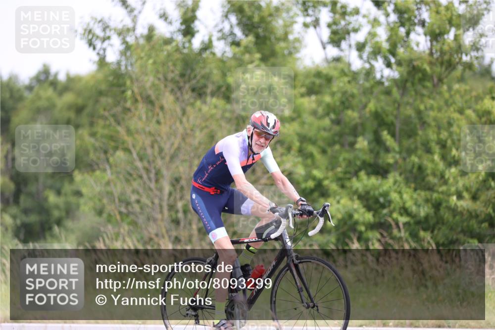 22.06.2025 - Viking Triathlon Yannick Fuchs http://msf.ph/oto/8093299 22.06.2025 13:38:54 Radfahren 140, 625 meine-sportfotos.de