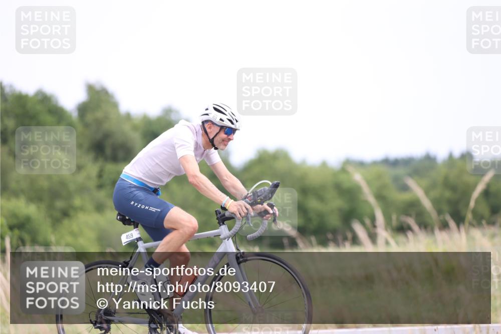 22.06.2025 - Viking Triathlon Yannick Fuchs http://msf.ph/oto/8093407 22.06.2025 13:39:17 Radfahren 459 meine-sportfotos.de