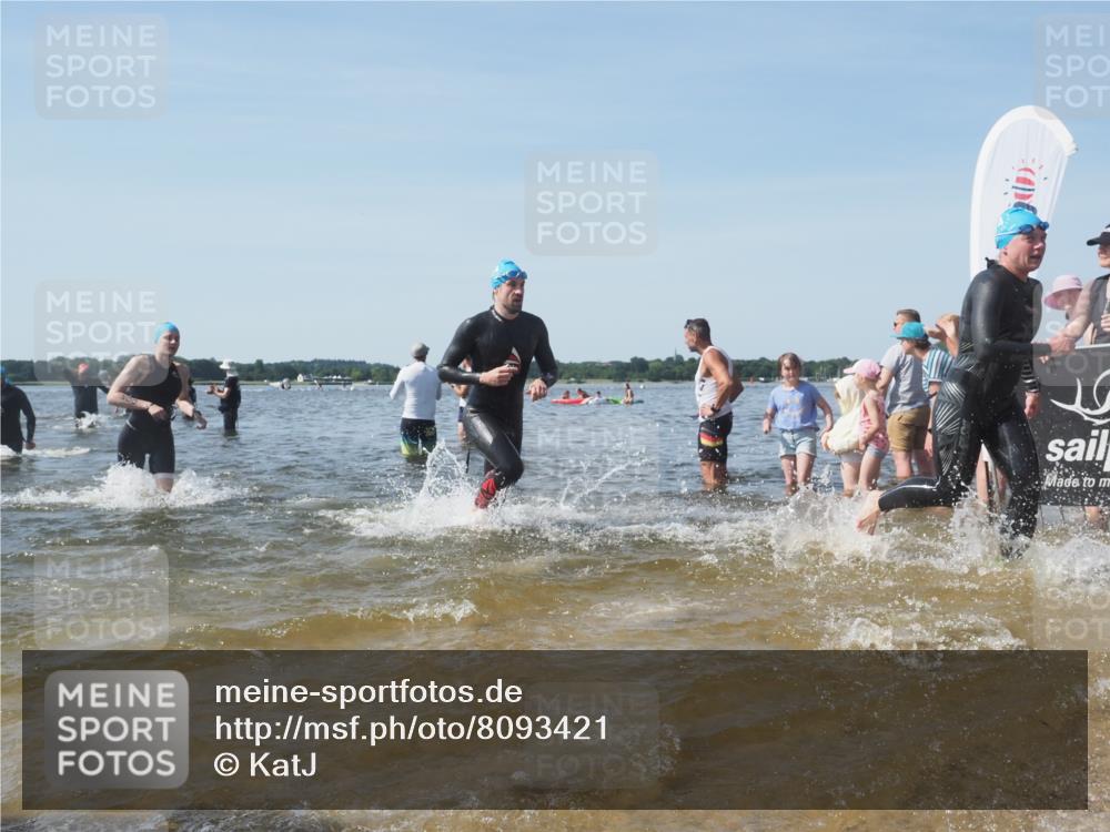 22.06.2025 - Viking Triathlon KatJ http://msf.ph/oto/8093421 22.06.2025 10:29:11 Schwimmen 7, 11, 12, 30, 33, 152, 200, 310, 384, 458, 604, 652 meine-sportfotos.de