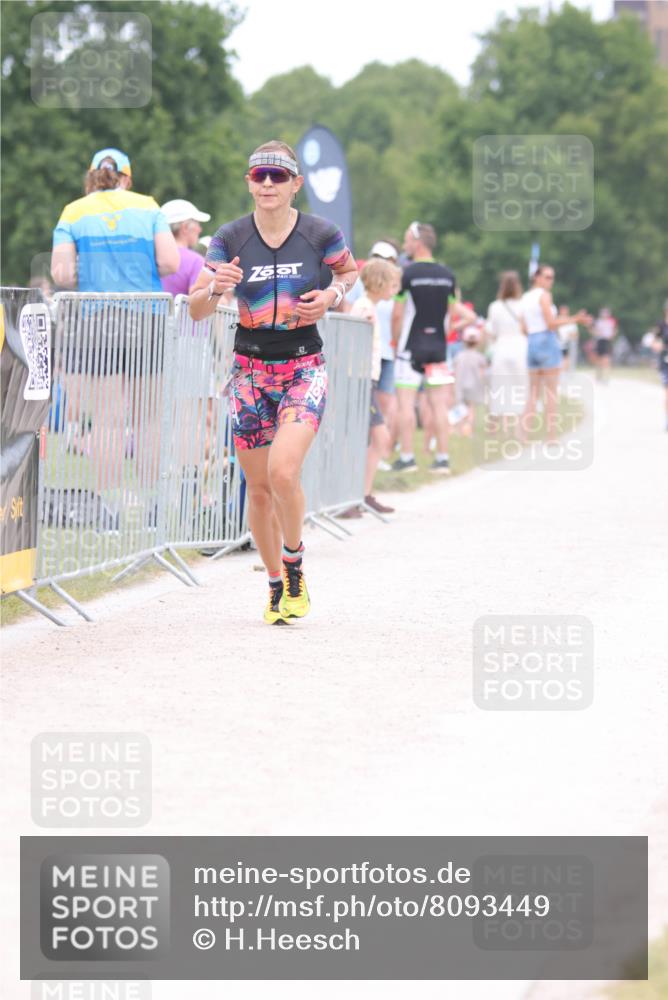 22.06.2025 - Viking Triathlon H.Heesch http://msf.ph/oto/8093449 22.06.2025 15:18:40 Laufen 72, 453 meine-sportfotos.de