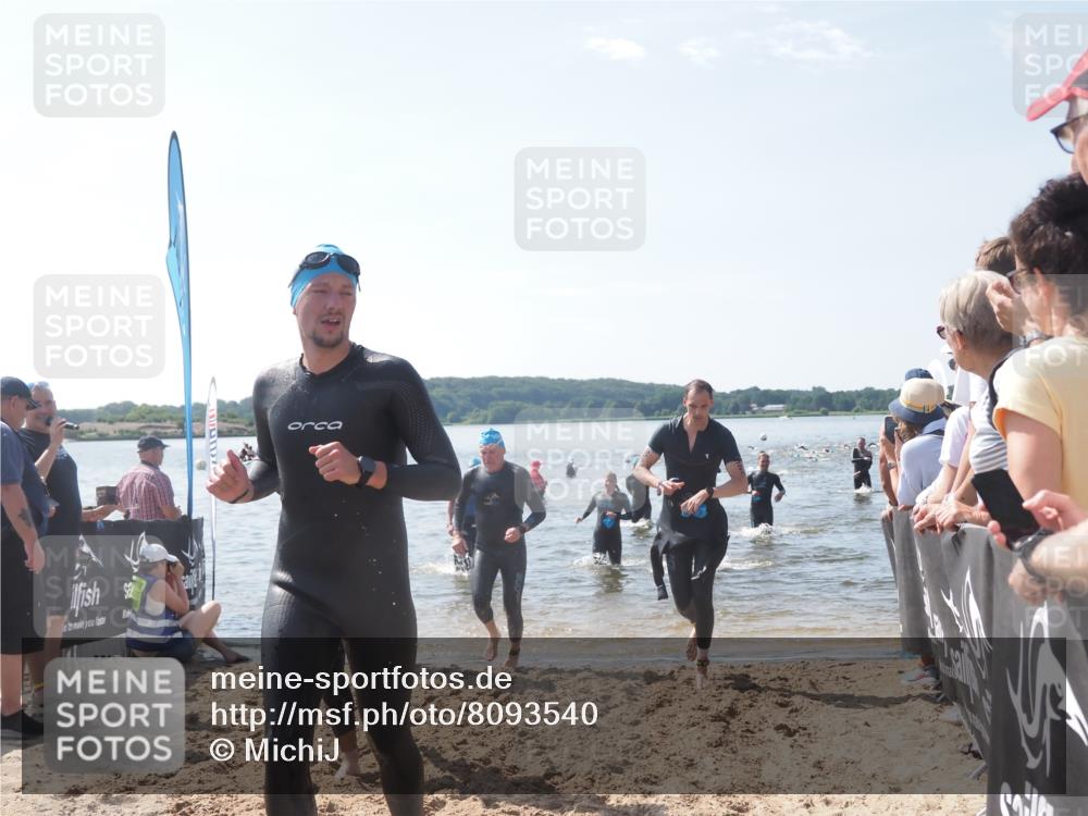 22.06.2025 - Viking Triathlon MichiJ http://msf.ph/oto/8093540 22.06.2025 10:39:44 Schwimmen 25, 29, 86, 138, 244, 337, 423, 437, 518, 529 meine-sportfotos.de