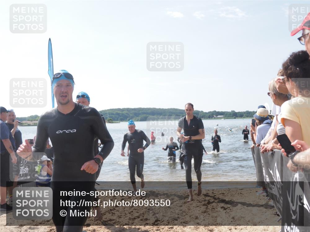 22.06.2025 - Viking Triathlon MichiJ http://msf.ph/oto/8093550 22.06.2025 10:39:44 Schwimmen 25, 29, 86, 138, 244, 337, 423, 437, 518, 529 meine-sportfotos.de