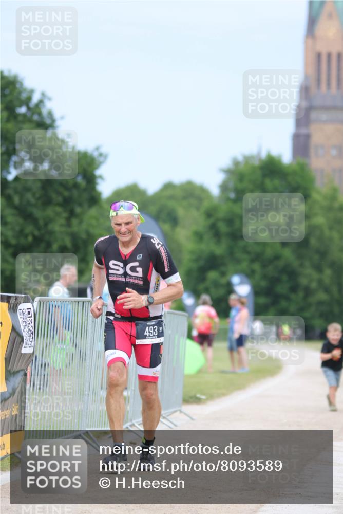 22.06.2025 - Viking Triathlon H.Heesch http://msf.ph/oto/8093589 22.06.2025 17:09:14 Laufen 493 meine-sportfotos.de