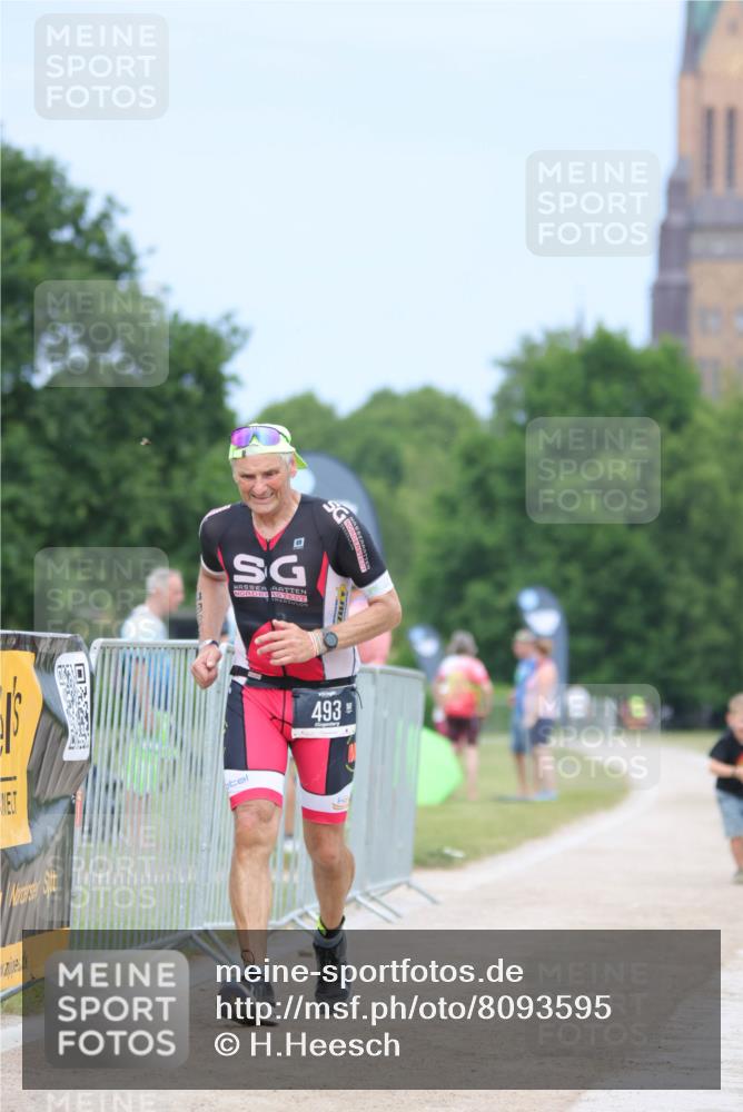 22.06.2025 - Viking Triathlon H.Heesch http://msf.ph/oto/8093595 22.06.2025 17:09:14 Laufen 493 meine-sportfotos.de
