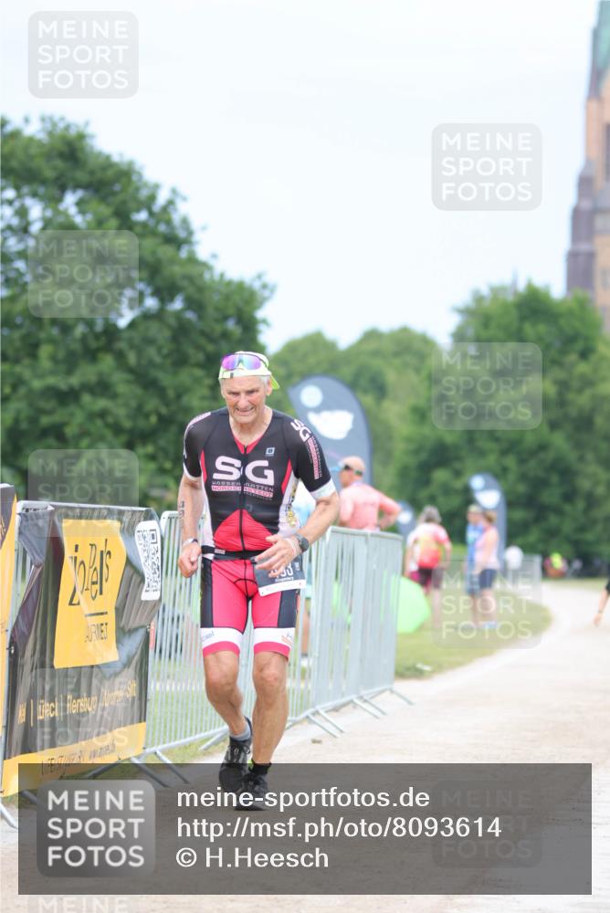 22.06.2025 - Viking Triathlon H.Heesch http://msf.ph/oto/8093614 22.06.2025 17:09:15 Laufen 493 meine-sportfotos.de
