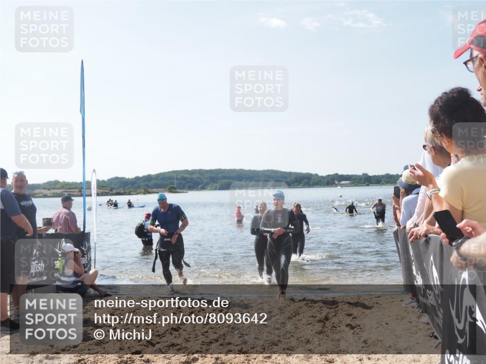 22.06.2025 - Viking Triathlon MichiJ http://msf.ph/oto/8093642 22.06.2025 10:39:48 Schwimmen 25, 29, 86, 244, 283, 423, 437, 518 meine-sportfotos.de