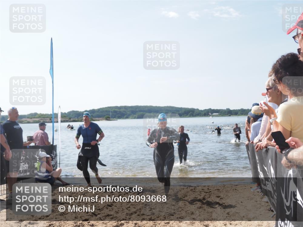 22.06.2025 - Viking Triathlon MichiJ http://msf.ph/oto/8093668 22.06.2025 10:39:48 Schwimmen 25, 29, 86, 244, 283, 423, 437, 518 meine-sportfotos.de