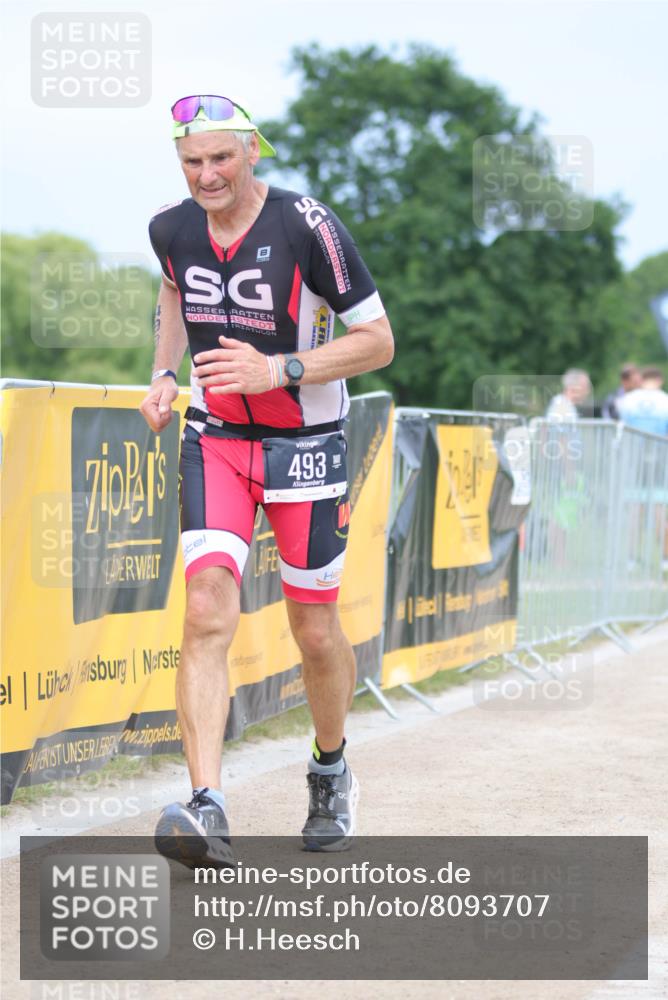 22.06.2025 - Viking Triathlon H.Heesch http://msf.ph/oto/8093707 22.06.2025 17:09:17 Laufen 246, 493 meine-sportfotos.de