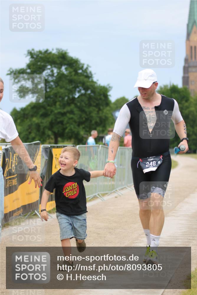 22.06.2025 - Viking Triathlon H.Heesch http://msf.ph/oto/8093805 22.06.2025 17:09:24 Laufen 246 meine-sportfotos.de