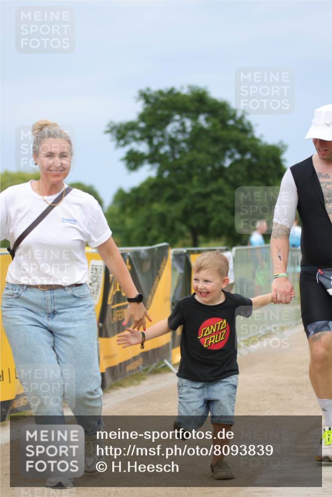 22.06.2025 - Viking Triathlon H.Heesch http://msf.ph/oto/8093839 22.06.2025 17:09:24 Laufen 246 meine-sportfotos.de