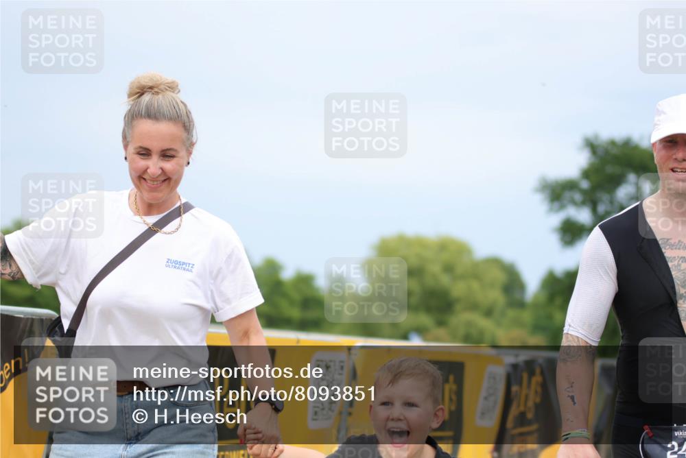 22.06.2025 - Viking Triathlon H.Heesch http://msf.ph/oto/8093851 22.06.2025 17:09:25 Laufen 246 meine-sportfotos.de