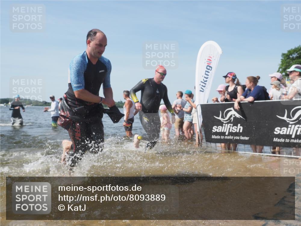 22.06.2025 - Viking Triathlon KatJ http://msf.ph/oto/8093889 22.06.2025 10:29:22 Schwimmen 11, 30, 33, 243, 458, 612, 652 meine-sportfotos.de