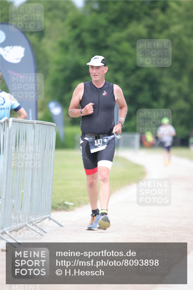 22.06.2025 - Viking Triathlon H.Heesch http://msf.ph/oto/8093898 22.06.2025 17:17:34 Laufen 447 meine-sportfotos.de