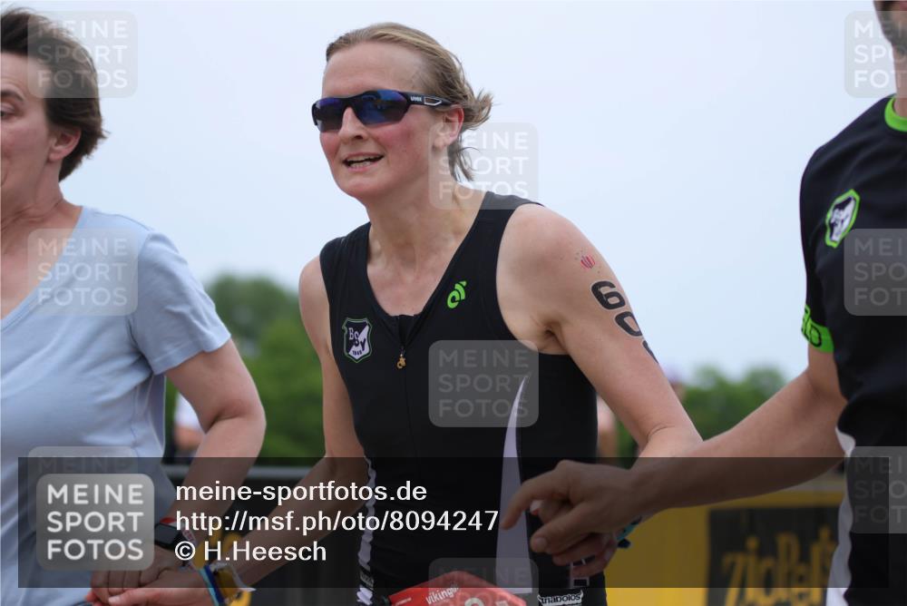 22.06.2025 - Viking Triathlon H.Heesch http://msf.ph/oto/8094247 22.06.2025 15:21:23 Laufen 606, 619 meine-sportfotos.de