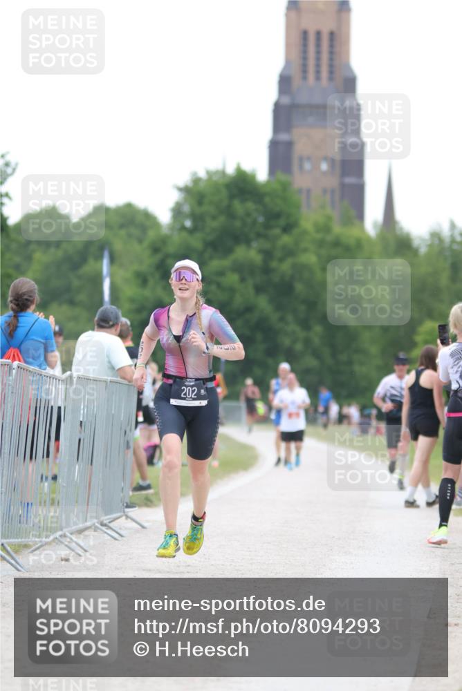 22.06.2025 - Viking Triathlon H.Heesch http://msf.ph/oto/8094293 22.06.2025 16:07:17 Laufen 202 meine-sportfotos.de