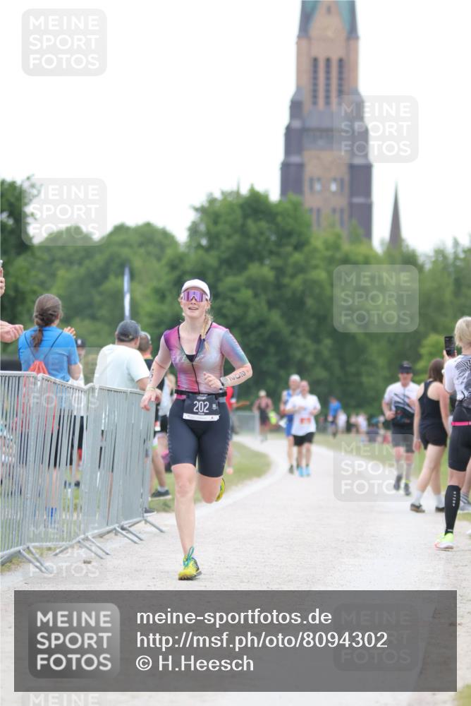 22.06.2025 - Viking Triathlon H.Heesch http://msf.ph/oto/8094302 22.06.2025 16:07:17 Laufen 202 meine-sportfotos.de
