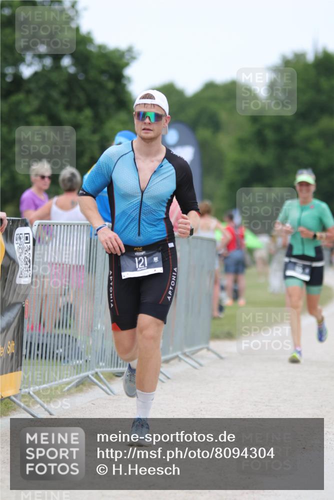 22.06.2025 - Viking Triathlon H.Heesch http://msf.ph/oto/8094304 22.06.2025 15:22:03 Laufen 65, 121 meine-sportfotos.de