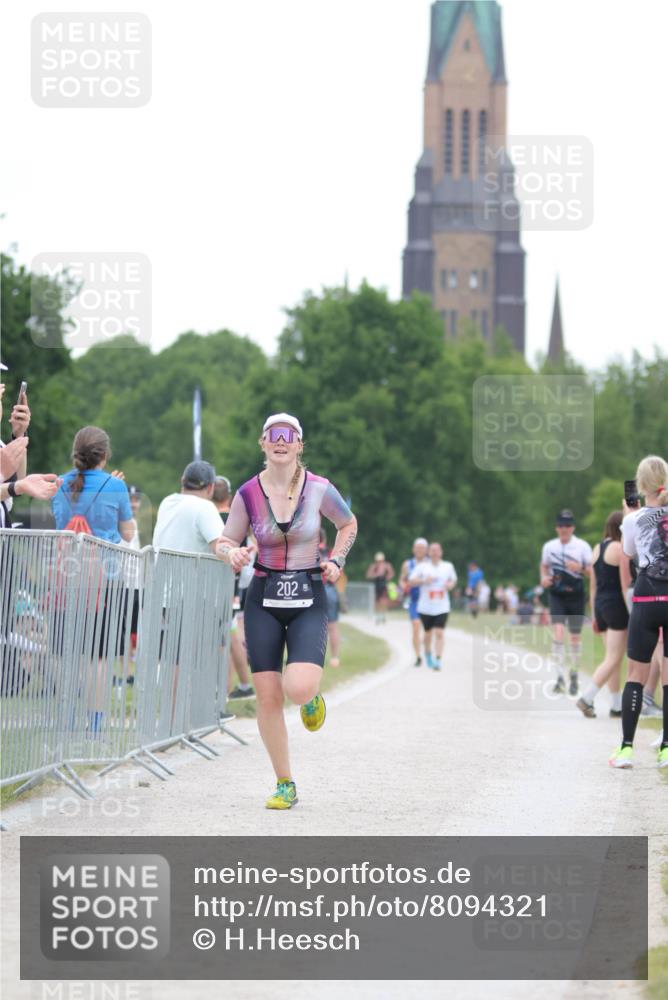 22.06.2025 - Viking Triathlon H.Heesch http://msf.ph/oto/8094321 22.06.2025 16:07:17 Laufen 202 meine-sportfotos.de