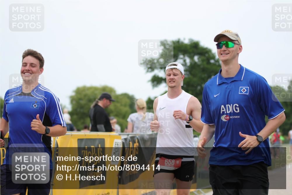 22.06.2025 - Viking Triathlon H.Heesch http://msf.ph/oto/8094414 22.06.2025 15:22:37 Laufen 658 meine-sportfotos.de