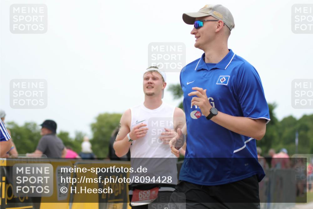 22.06.2025 - Viking Triathlon H.Heesch http://msf.ph/oto/8094428 22.06.2025 15:22:37 Laufen 658 meine-sportfotos.de