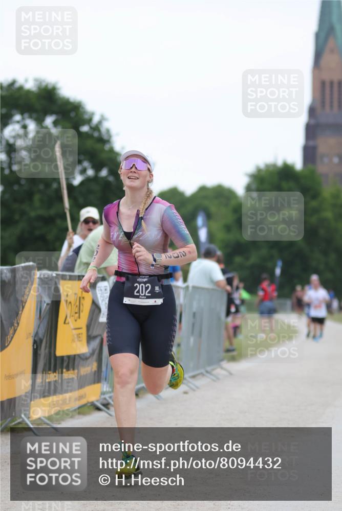 22.06.2025 - Viking Triathlon H.Heesch http://msf.ph/oto/8094432 22.06.2025 16:07:19 Laufen 202 meine-sportfotos.de
