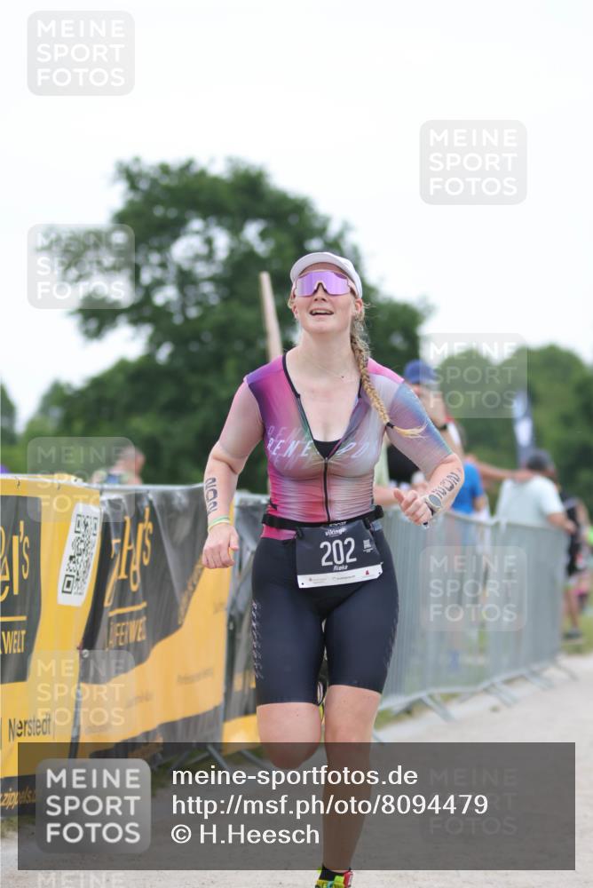 22.06.2025 - Viking Triathlon H.Heesch http://msf.ph/oto/8094479 22.06.2025 16:07:19 Laufen 202 meine-sportfotos.de