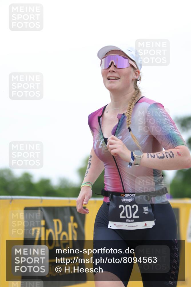 22.06.2025 - Viking Triathlon H.Heesch http://msf.ph/oto/8094563 22.06.2025 16:07:20 Laufen 202 meine-sportfotos.de