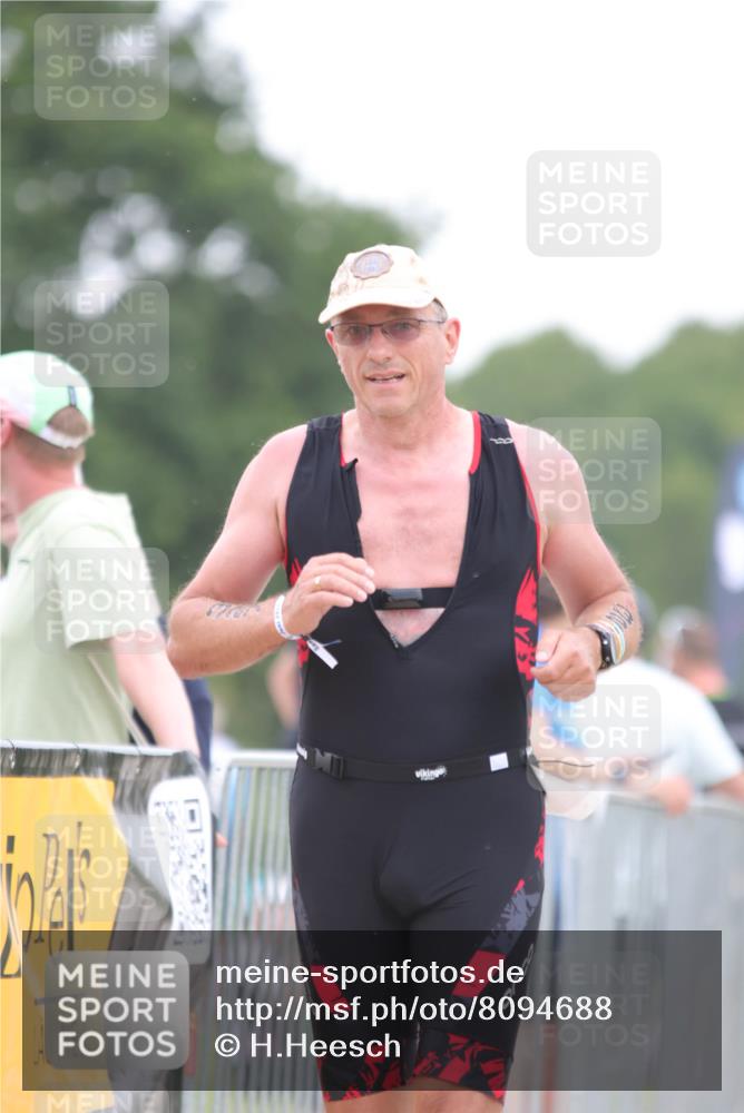 22.06.2025 - Viking Triathlon H.Heesch http://msf.ph/oto/8094688 22.06.2025 16:07:52 Laufen 327 meine-sportfotos.de