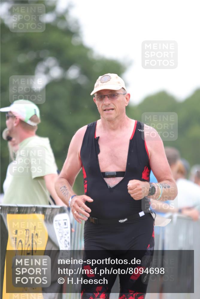 22.06.2025 - Viking Triathlon H.Heesch http://msf.ph/oto/8094698 22.06.2025 16:07:52 Laufen 327 meine-sportfotos.de