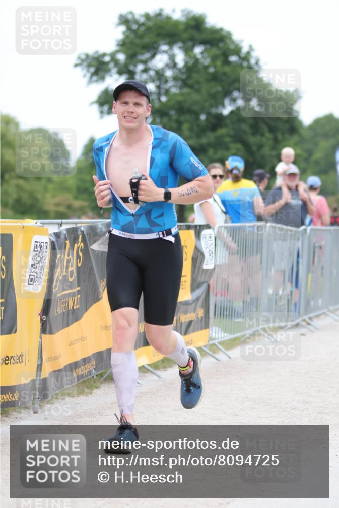 22.06.2025 - Viking Triathlon H.Heesch http://msf.ph/oto/8094725 22.06.2025 15:24:21 Laufen 298, 607 meine-sportfotos.de