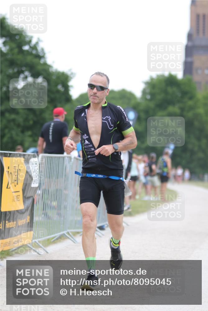 22.06.2025 - Viking Triathlon H.Heesch http://msf.ph/oto/8095045 22.06.2025 16:09:04 Laufen 523 meine-sportfotos.de