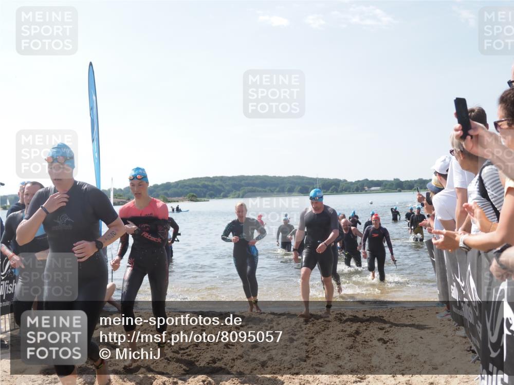 22.06.2025 - Viking Triathlon MichiJ http://msf.ph/oto/8095057 22.06.2025 10:40:42 Schwimmen 44, 59, 228, 235, 239, 266, 275, 291, 325, 361, 397, 462, 514, 530, 556, 644, 655, 657 meine-sportfotos.de