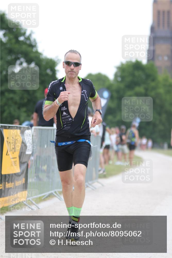 22.06.2025 - Viking Triathlon H.Heesch http://msf.ph/oto/8095062 22.06.2025 16:09:05 Laufen 523 meine-sportfotos.de