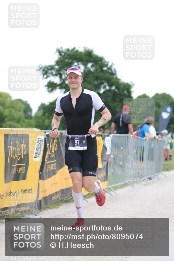 22.06.2025 - Viking Triathlon H.Heesch http://msf.ph/oto/8095074 22.06.2025 16:09:42 Laufen 97 meine-sportfotos.de