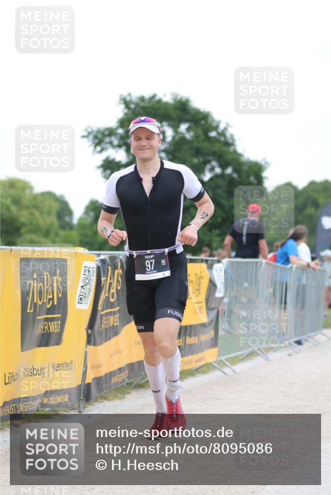 22.06.2025 - Viking Triathlon H.Heesch http://msf.ph/oto/8095086 22.06.2025 16:09:42 Laufen 97 meine-sportfotos.de