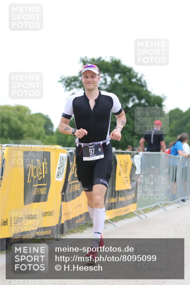 22.06.2025 - Viking Triathlon H.Heesch http://msf.ph/oto/8095099 22.06.2025 16:09:42 Laufen 97 meine-sportfotos.de