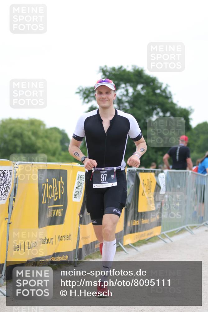 22.06.2025 - Viking Triathlon H.Heesch http://msf.ph/oto/8095111 22.06.2025 16:09:42 Laufen 97 meine-sportfotos.de