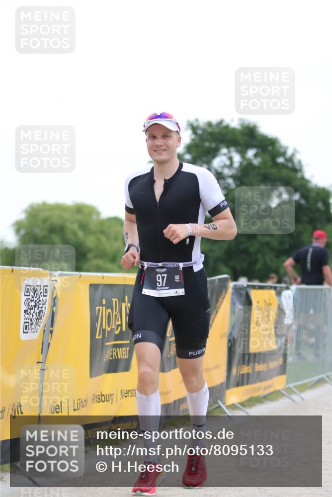 22.06.2025 - Viking Triathlon H.Heesch http://msf.ph/oto/8095133 22.06.2025 16:09:42 Laufen 97 meine-sportfotos.de