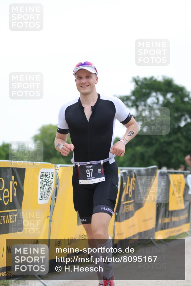 22.06.2025 - Viking Triathlon H.Heesch http://msf.ph/oto/8095167 22.06.2025 16:09:43 Laufen 97 meine-sportfotos.de