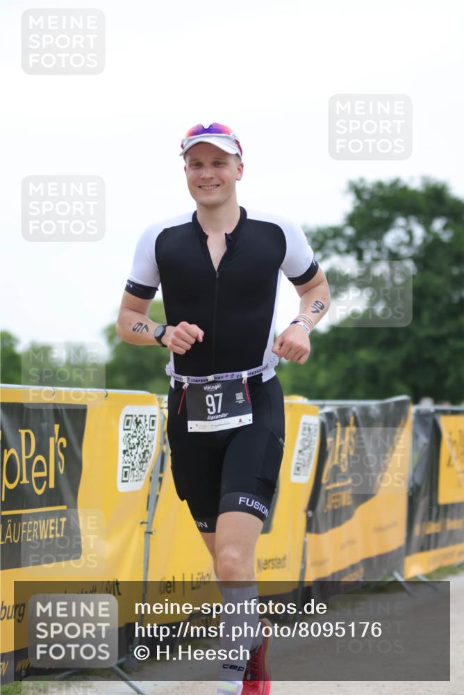 22.06.2025 - Viking Triathlon H.Heesch http://msf.ph/oto/8095176 22.06.2025 16:09:43 Laufen 97 meine-sportfotos.de