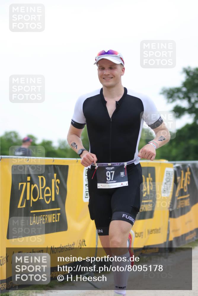 22.06.2025 - Viking Triathlon H.Heesch http://msf.ph/oto/8095178 22.06.2025 16:09:43 Laufen 97 meine-sportfotos.de