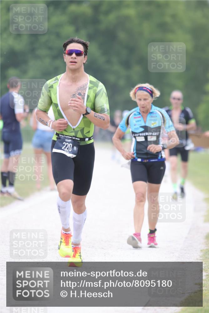 22.06.2025 - Viking Triathlon H.Heesch http://msf.ph/oto/8095180 22.06.2025 15:26:28 Laufen 220, 234 meine-sportfotos.de