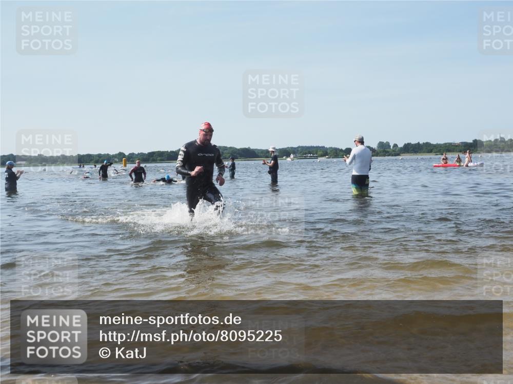 22.06.2025 - Viking Triathlon KatJ http://msf.ph/oto/8095225 22.06.2025 10:30:27 Schwimmen 13, 132, 381, 393, 491, 551, 643 meine-sportfotos.de